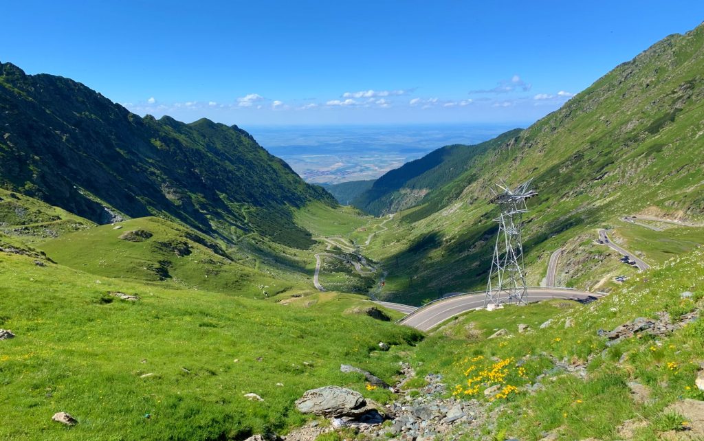 Drumul Transfăgărășan 2023: Data de Deschidere și Atracții Turistice
